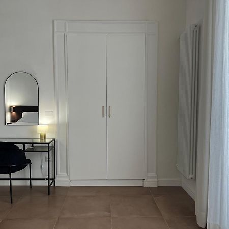Domus Delia Luxury Apartment Наполи Екстериор снимка