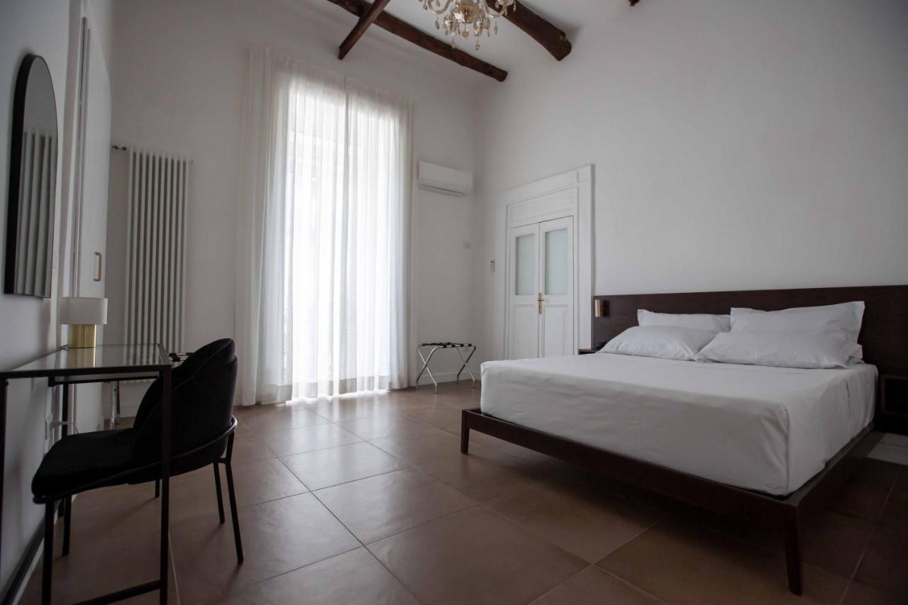 Domus Delia Luxury Apartment Наполи Екстериор снимка