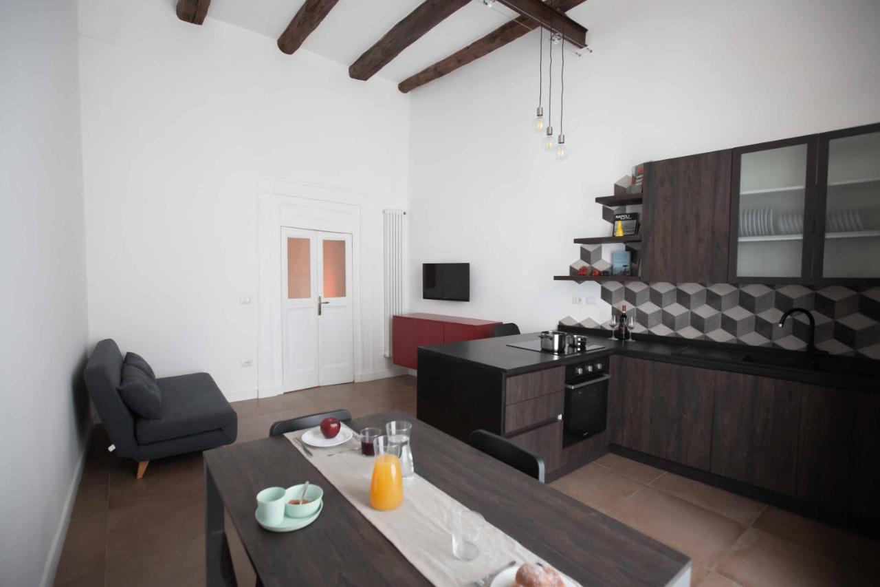 Domus Delia Luxury Apartment Наполи Екстериор снимка