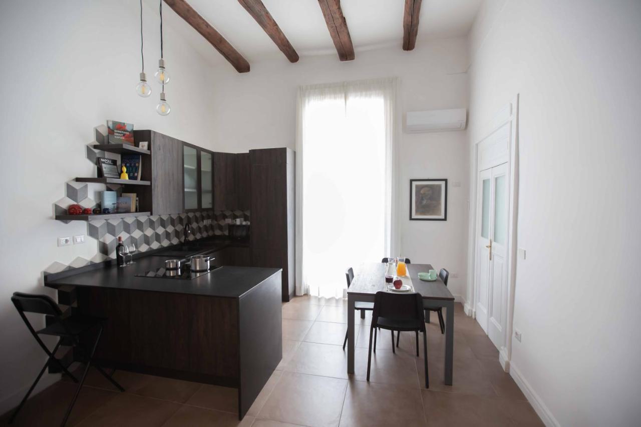 Domus Delia Luxury Apartment Наполи Екстериор снимка