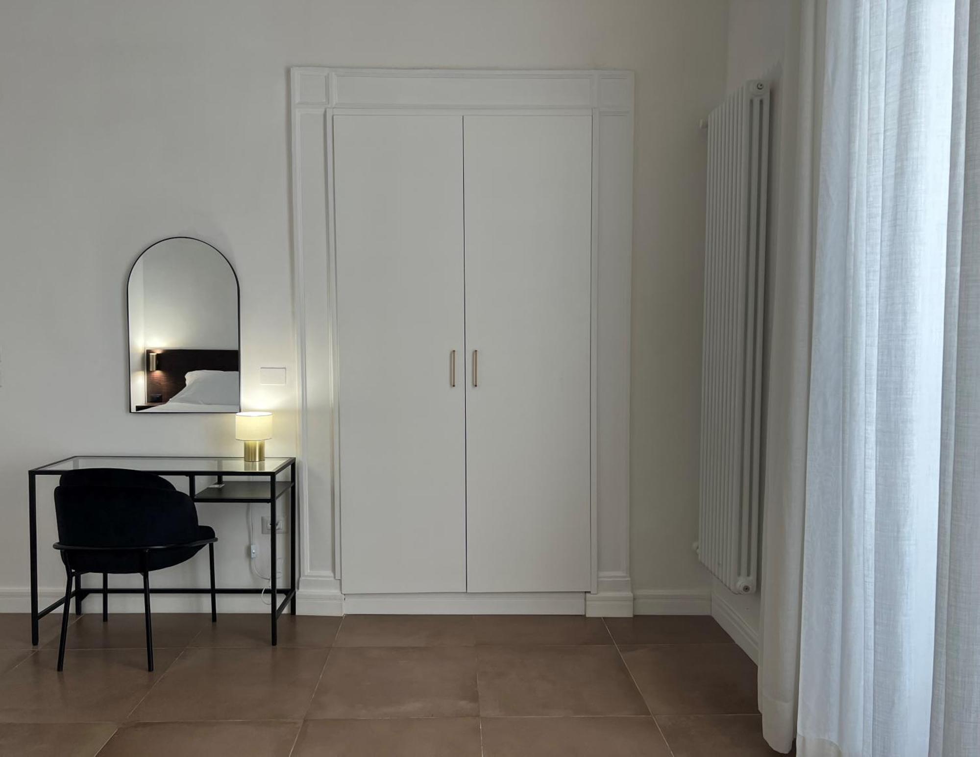 Domus Delia Luxury Apartment Наполи Екстериор снимка