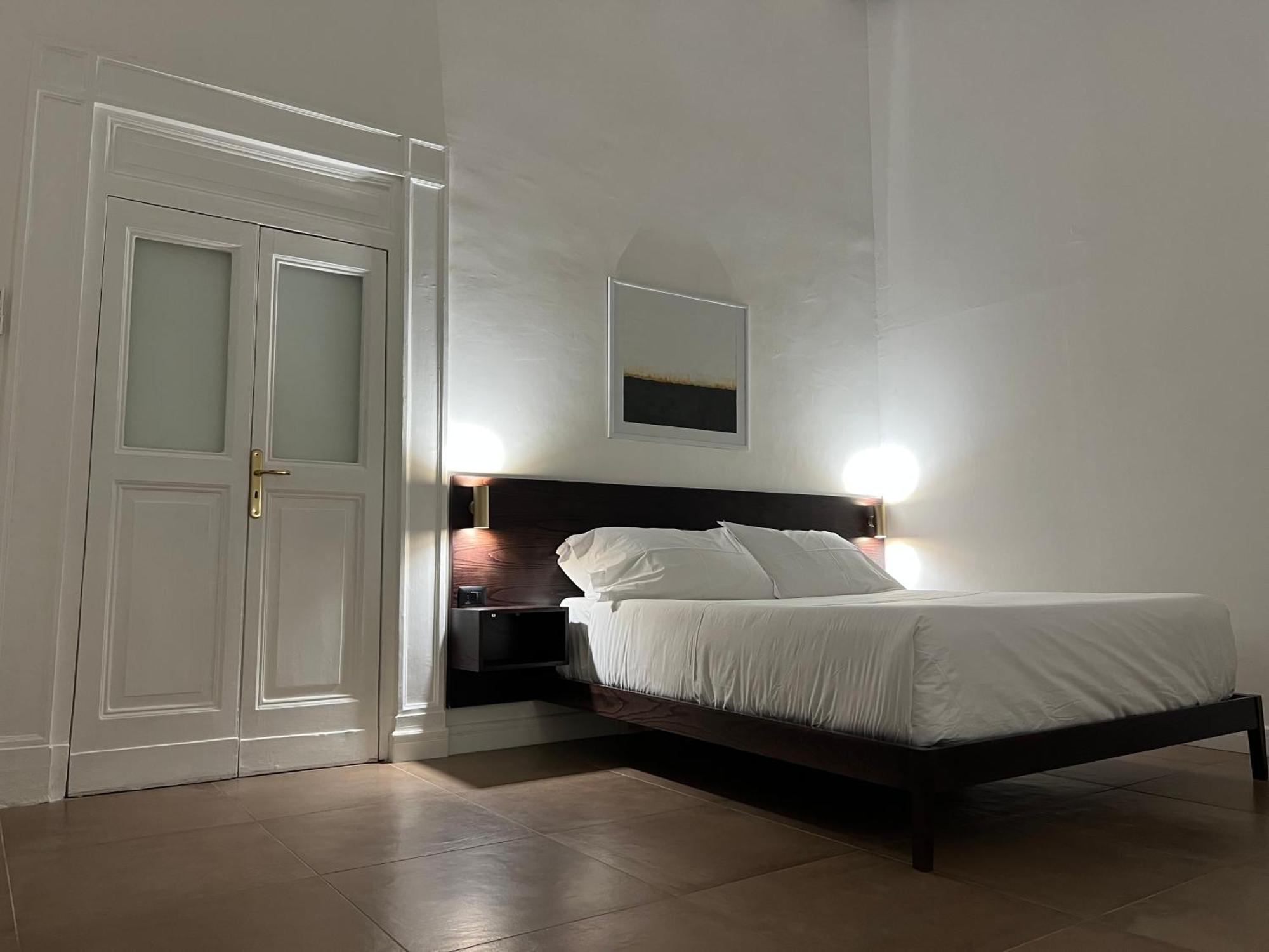 Domus Delia Luxury Apartment Наполи Екстериор снимка
